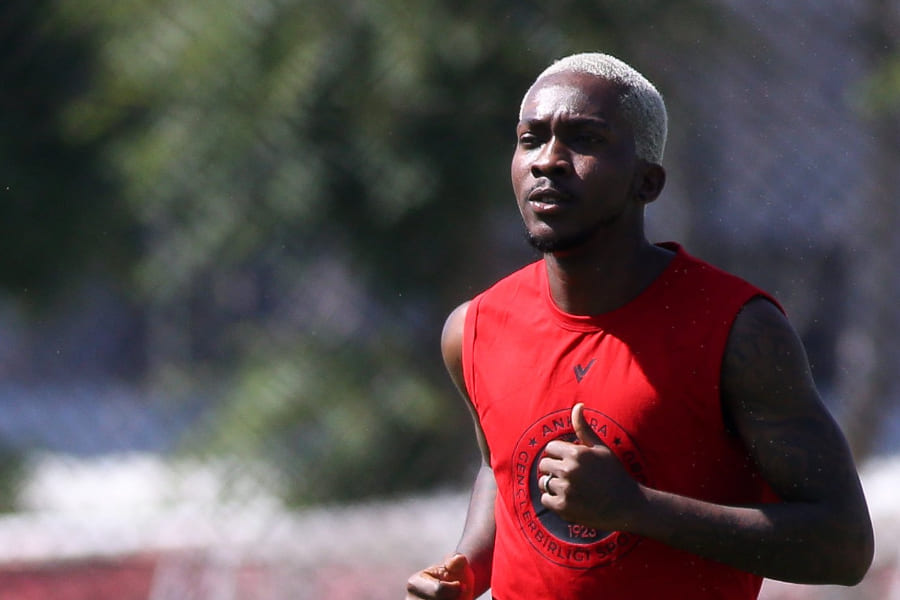 Henry Onyekuru in training
