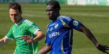 Kojo Peprah Oppong (right)