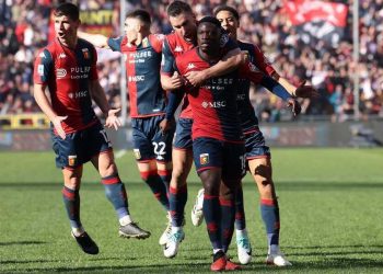 Caleb Ekuban (in the center)