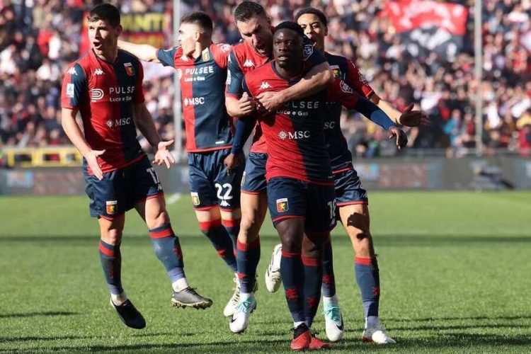 Caleb Ekuban (in the center)