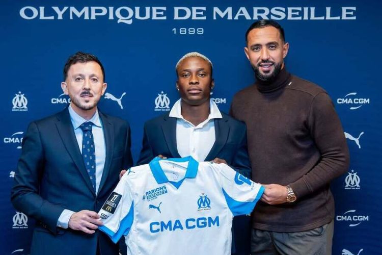 Tochukwu Nnadi (in the middle)