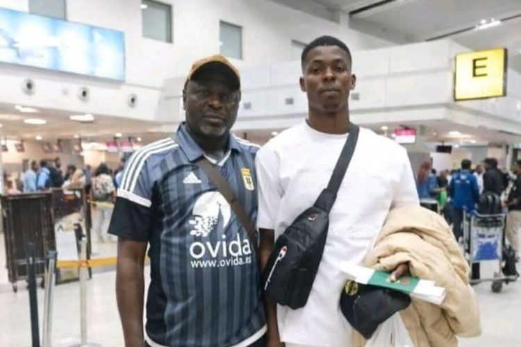 Meelubari Godwin (on the right)