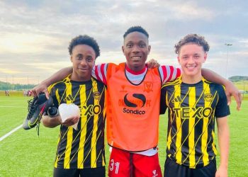 Paul Ekerete (in the middle)