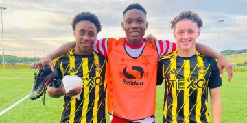 Paul Ekerete (in the middle)